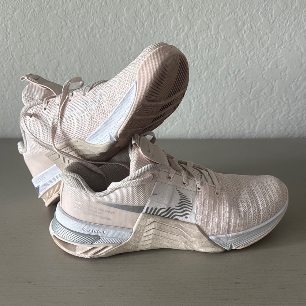 Nike Women's Athletic Shoes - White and Pink